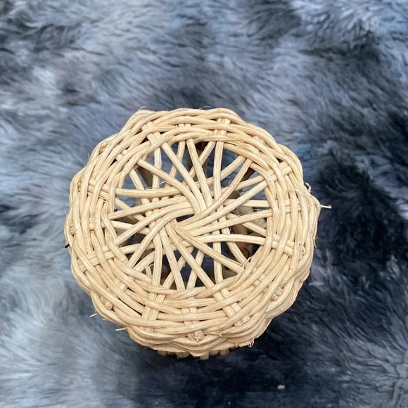 3 Vintage Miniature Wicker Rattan Peacock Chairs and 1 table - Picture 10 of 16